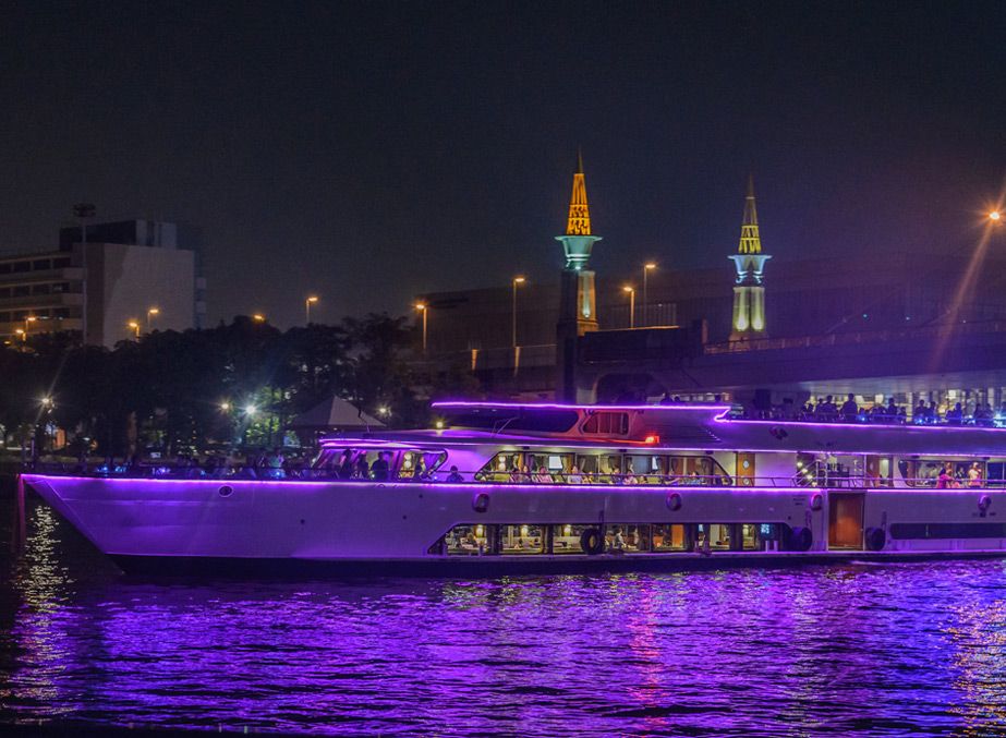 Things to do in Thailand is incomplete without being a part of a river dinner cruise 