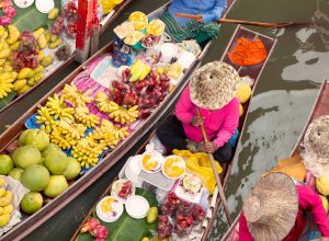 Discover the unique floating markets of Thailand