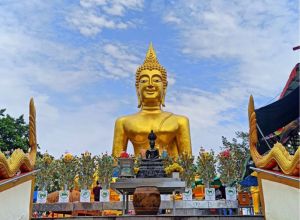 Visit the Temple of the Emerald Buddha