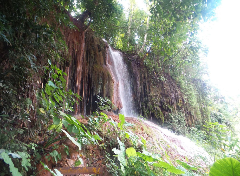 Stop by Phu Sang Waterfall